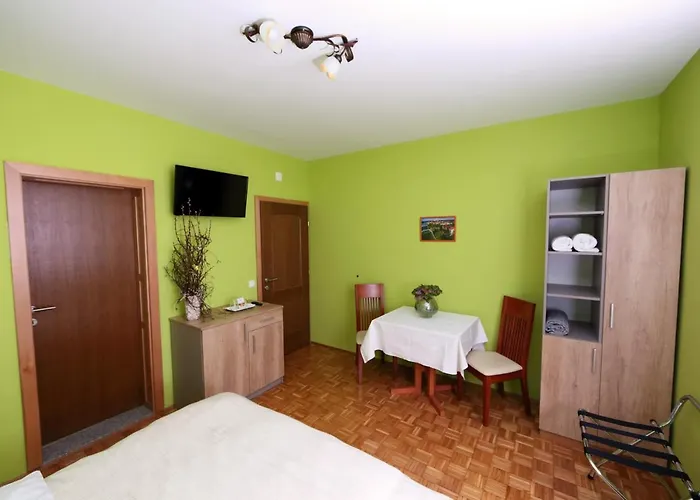 Bed and Breakfast Sobe Grabar Πτούι