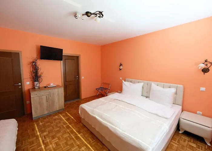 Sobe Grabar Bed and Breakfast Πτούι