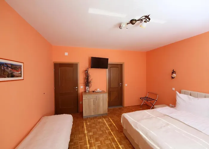 Sobe Grabar Bed and Breakfast Πτούι