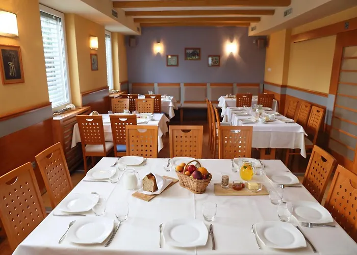 Bed and Breakfast Sobe Grabar 3*