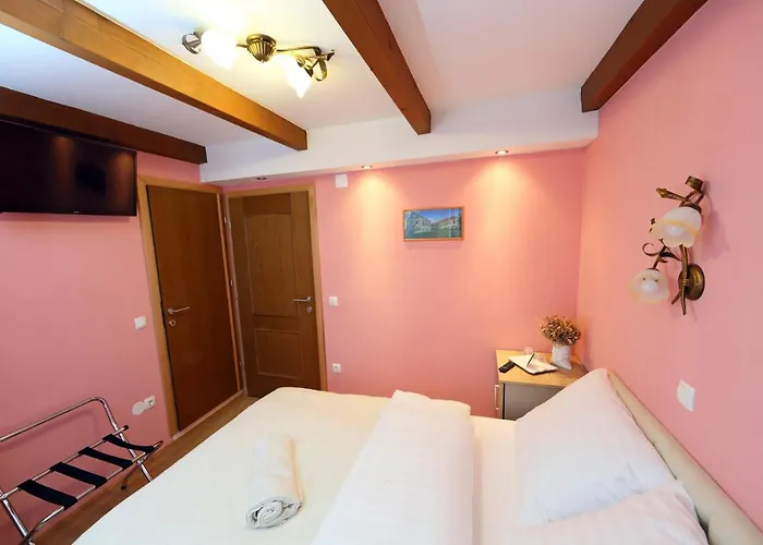 Sobe Grabar Bed and Breakfast Πτούι